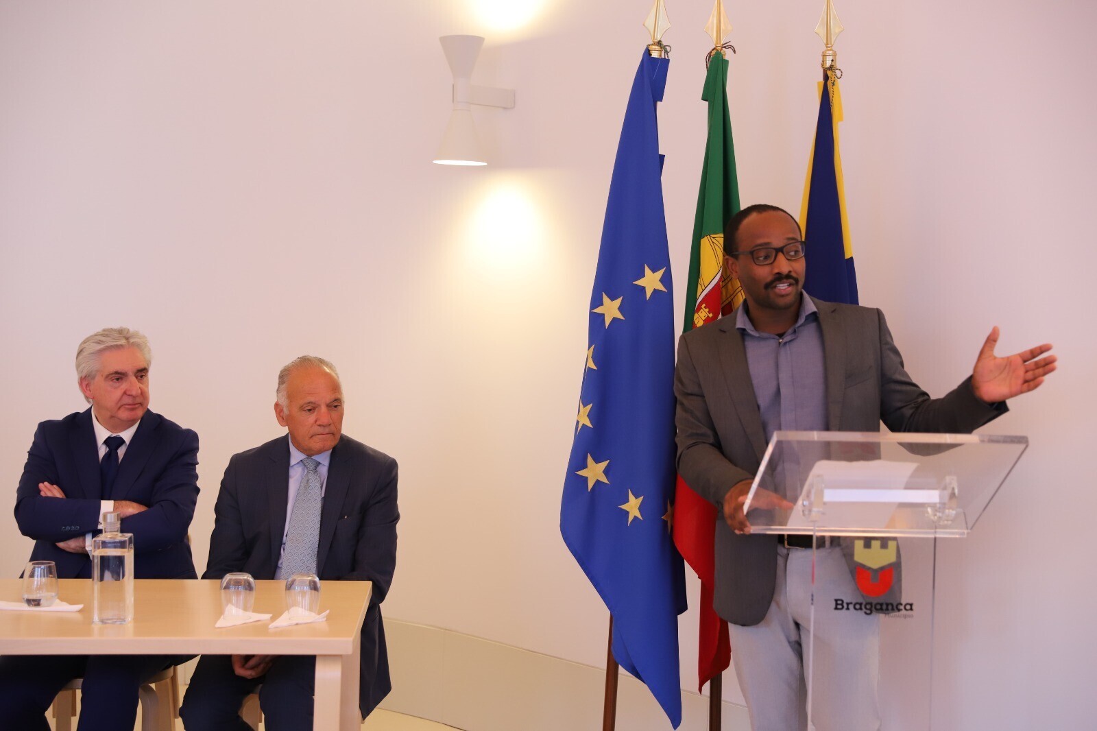 8b2cb879-ad05-4b20-832a-df509c28f32e