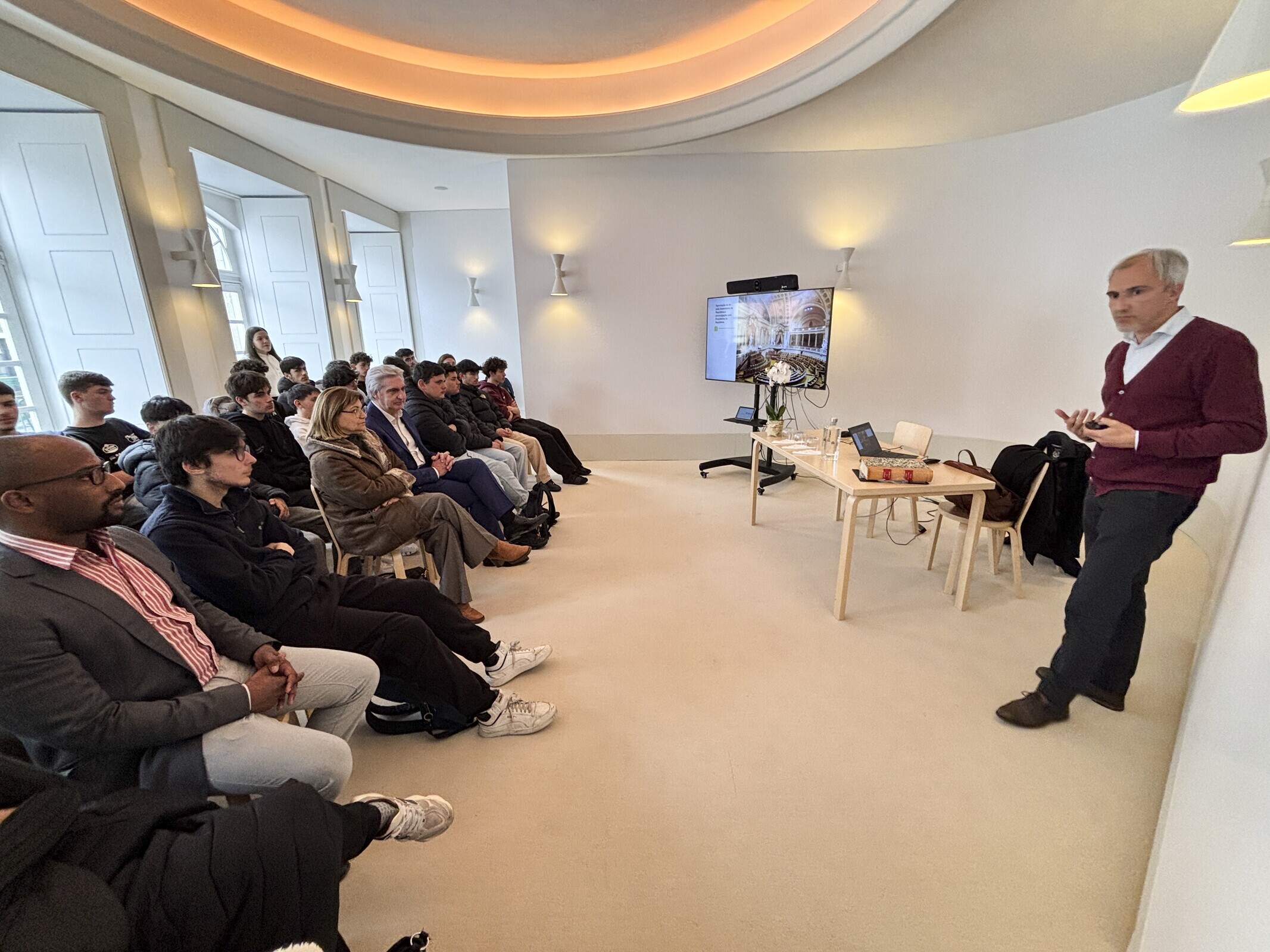 academia_0_4_1_2500_2500